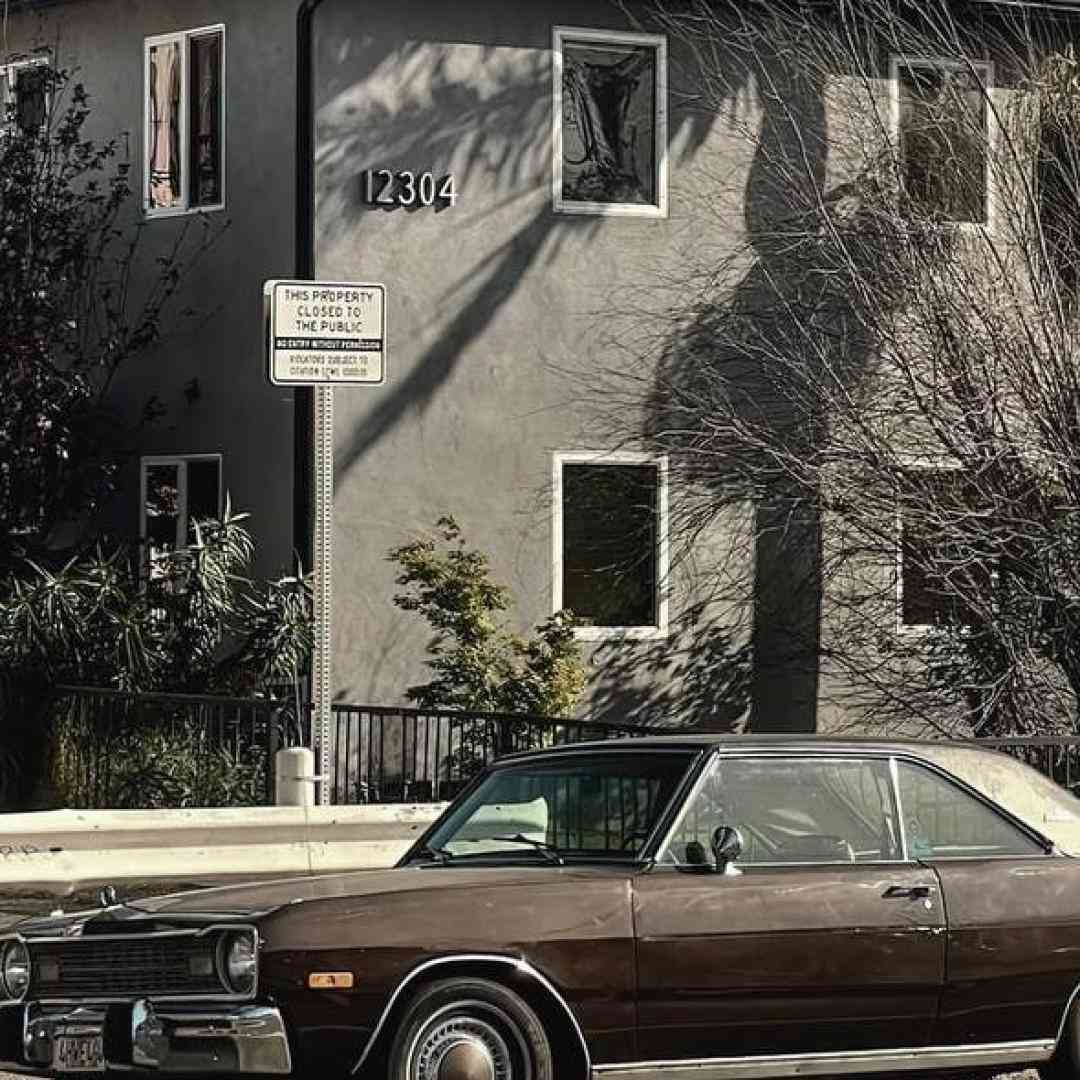  قد صد و سی ریز میاد تو مهمونی با قیافه بابی