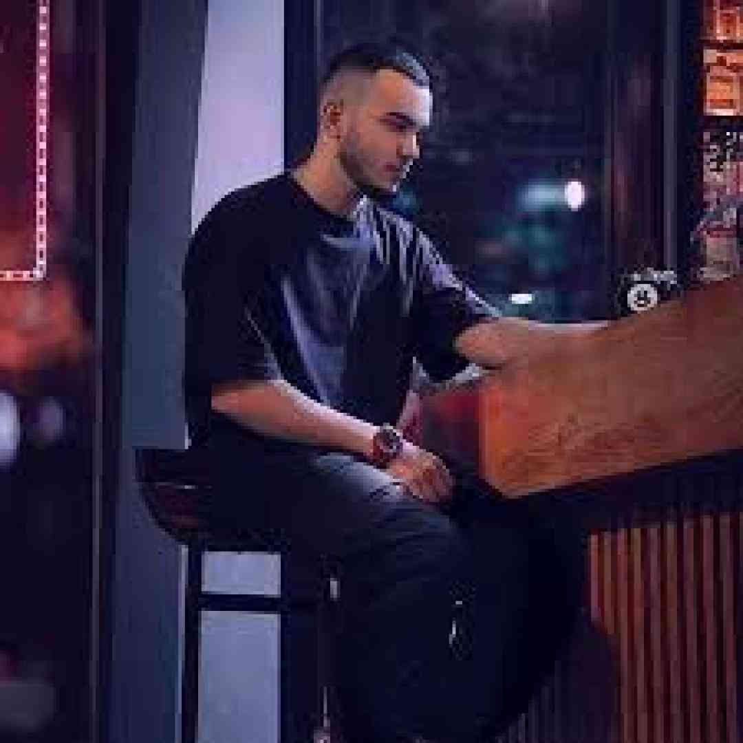 مهیار چقدر صدات زدم و نکردی نگاهم اصلا