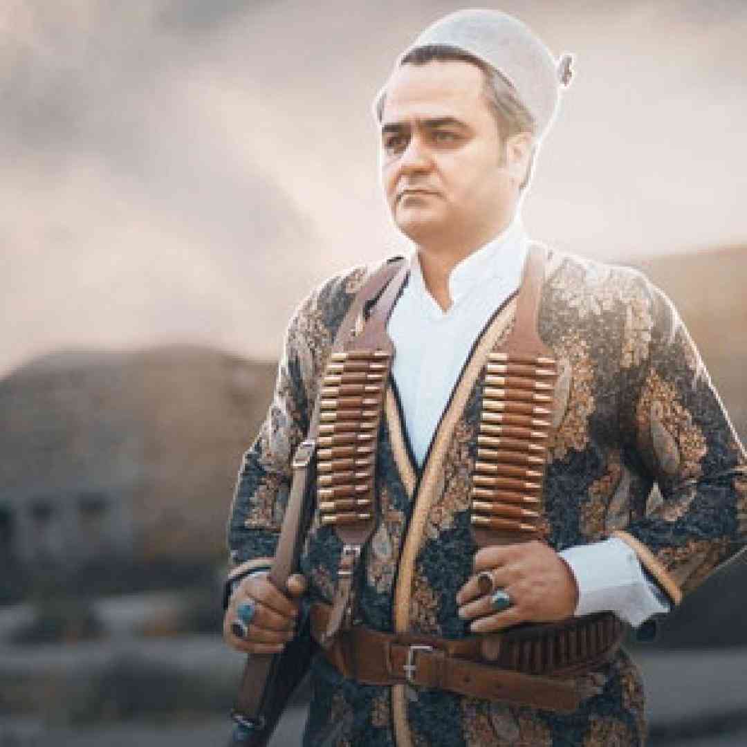 محسن اسفندیاری وت التماس نیکنوم که تیم بمونی و نری