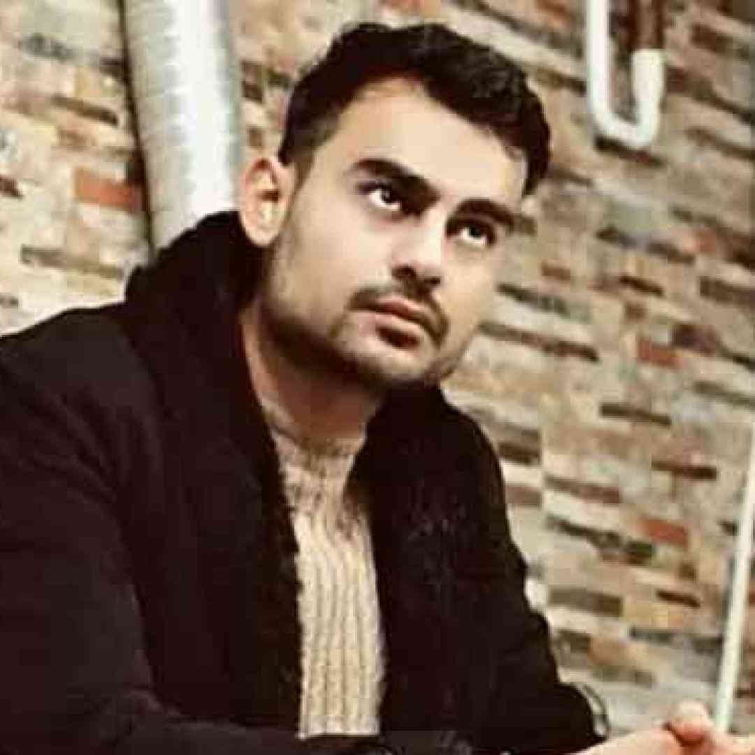 روح الله کرمی دلیل زندگیم خودی نیاشتنت جور مردنه