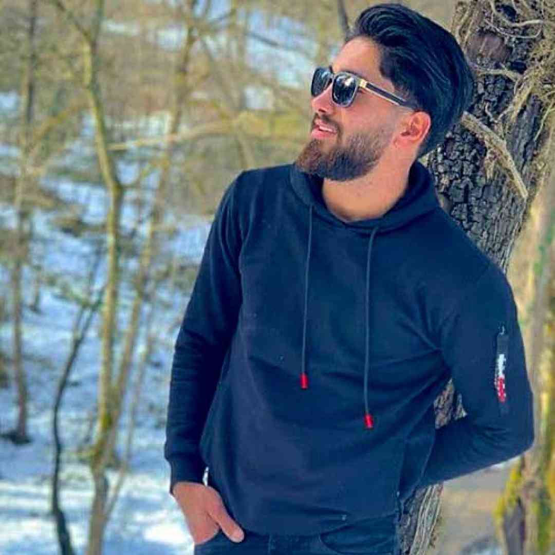 جواد عباسی هی تش به تش سیگارا محلی با گیتارا