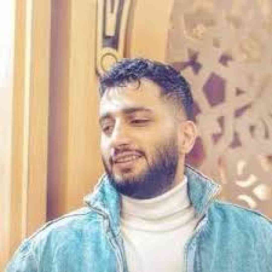 علیرضا باباجانی آخه تو چنی قشنگی مثل تو مادر نزاید