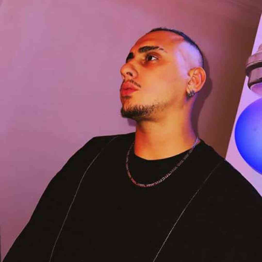 شایان یو میاد از بوی بدنت خوشم نمیخوام با کسی عوضت کنم