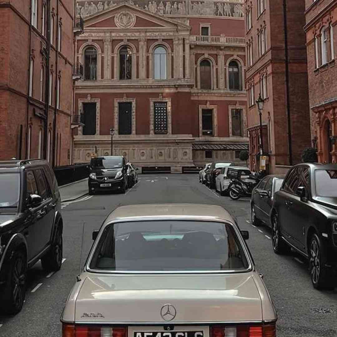  پشت هم میرم تو لاک خودم