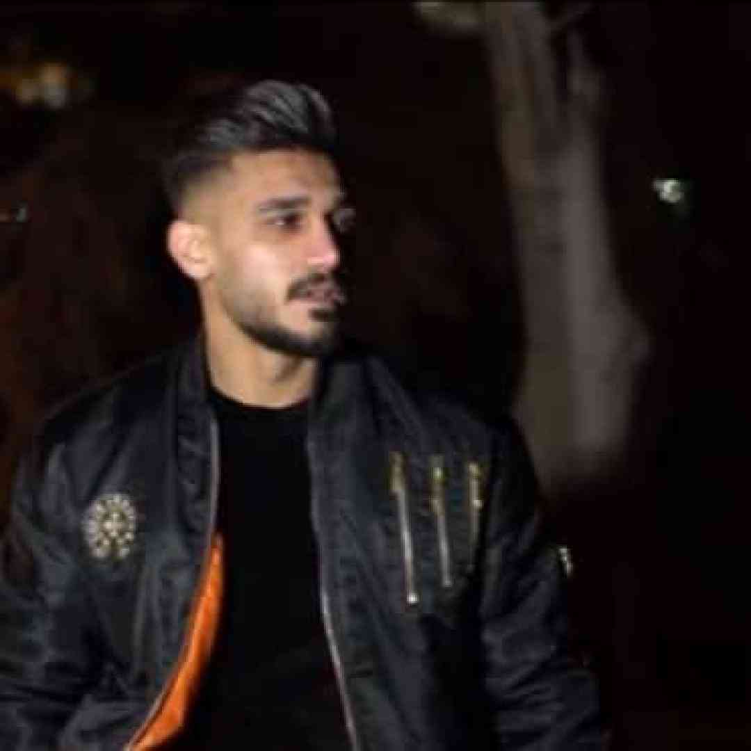 دانش اون گفت تا تهش میمونم نمیدونم چرا خواست باز نمونم