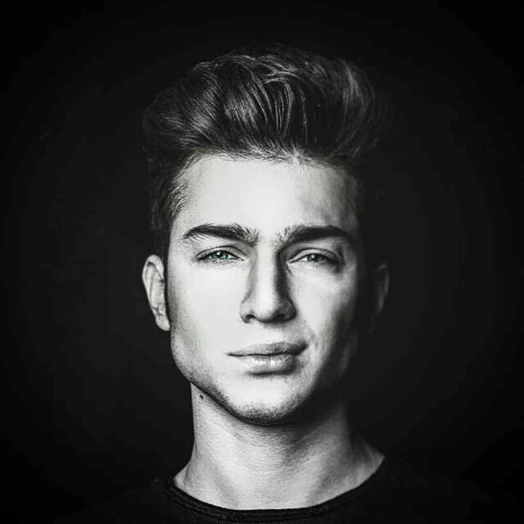 علی نواب بدون تو دووم آوردم همه نبودنتو به روم آوردن