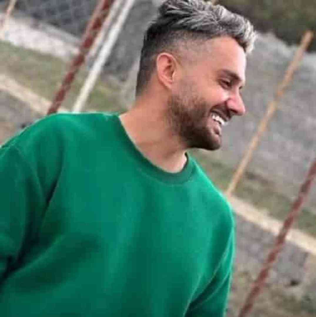 ابی عالی دلبرا تو حتی از سایه به من نزدیک تری