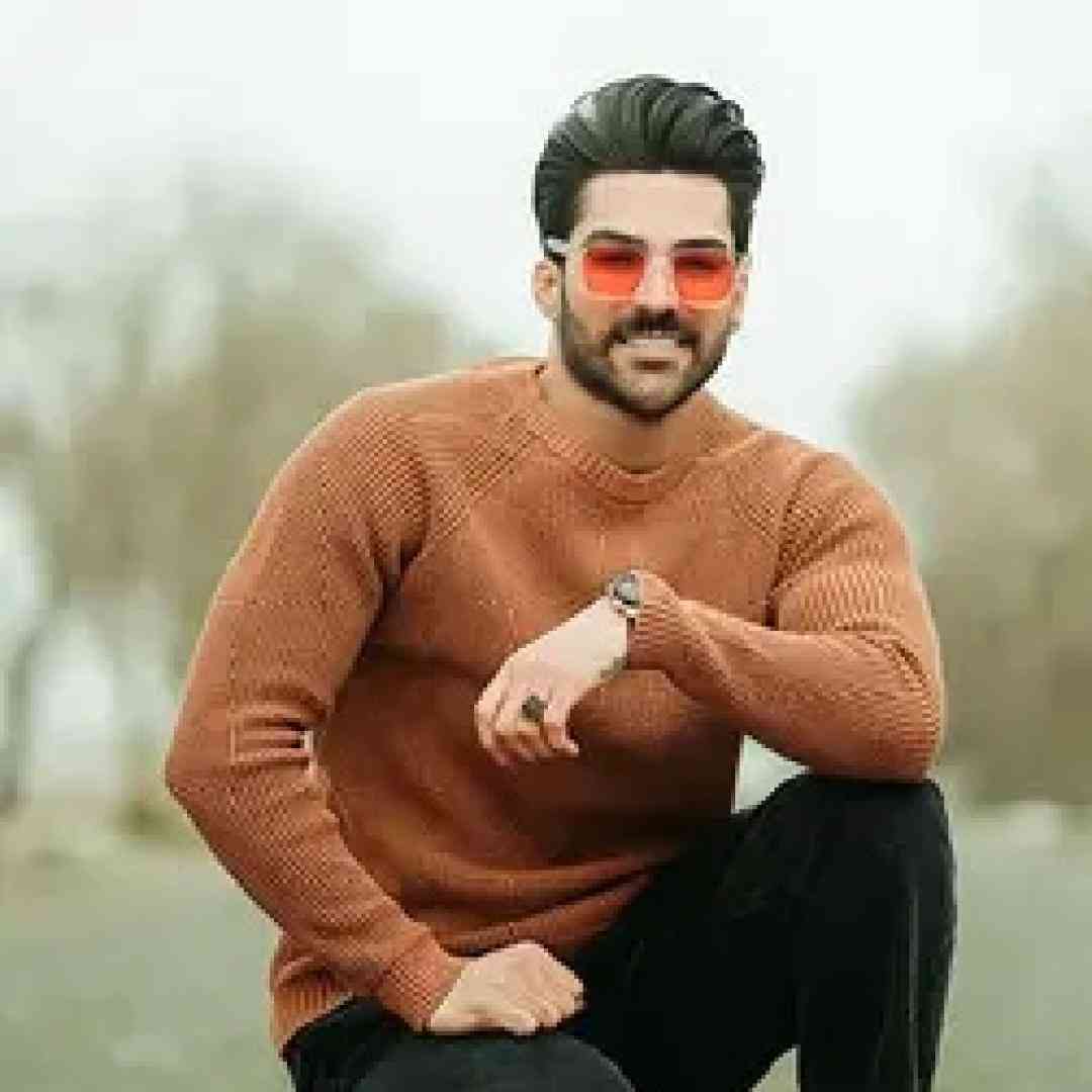 حمیدرضا بابایی طاقتم بی طاقته زدی مثل صاعقه وسط قلب ساده