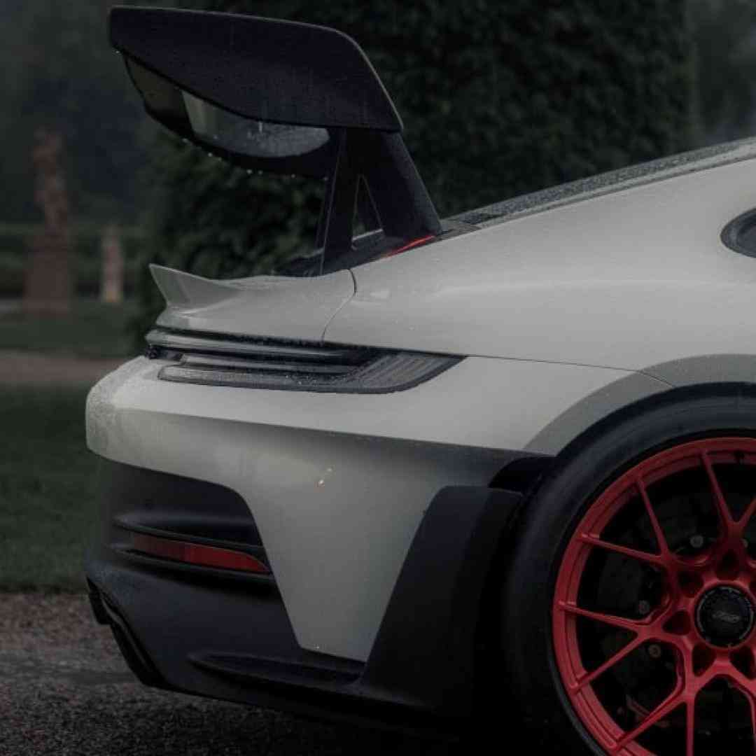 نازتو میخرم گرون به عطرت میگم رو پیرهنم بمون