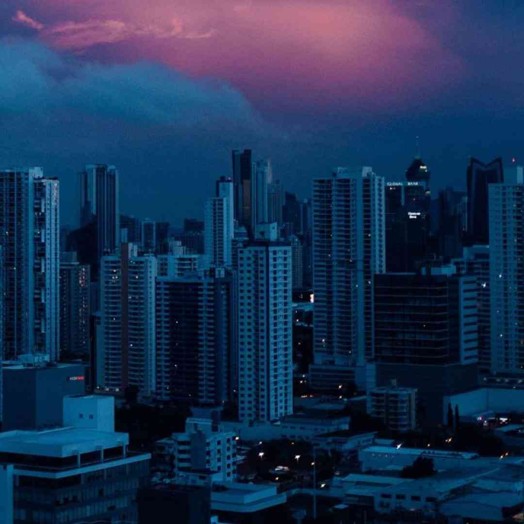  زود برو سمت دستشویی شلوارتو در بیار