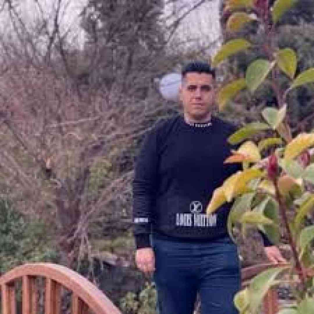 حمیدرضا کیهانی دور کسی خط کیشای که خطه قرمزی بیود