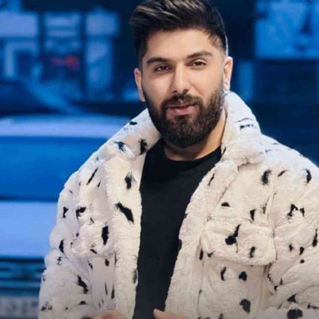 مجید احمدی بشنوستمه تی دست حلقه نشونه