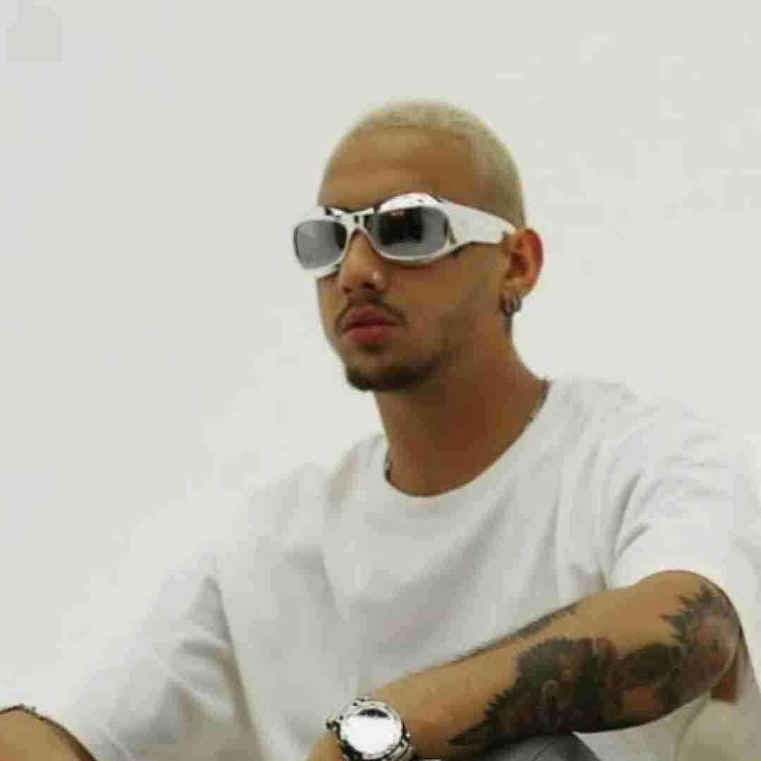 شایان یو دلم تنگه برا کی فقط فقط برا تو