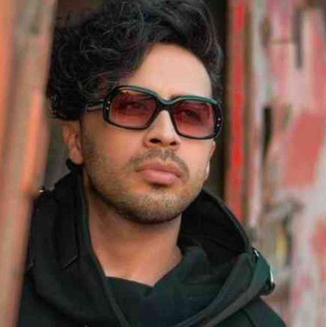 دانیال هندیانی دیگه کاری نبود که نکردم تو بیای بشی درمون دردم