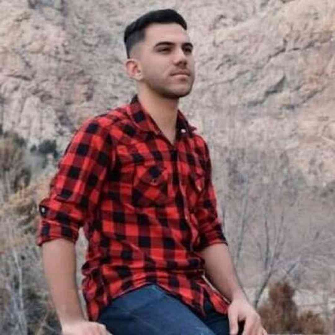 پیام عباسی یه اتاق تمه تاریک