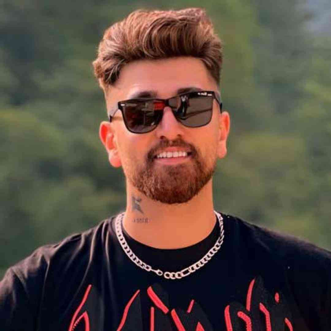 ماهان خادمی تو مه بال و پر