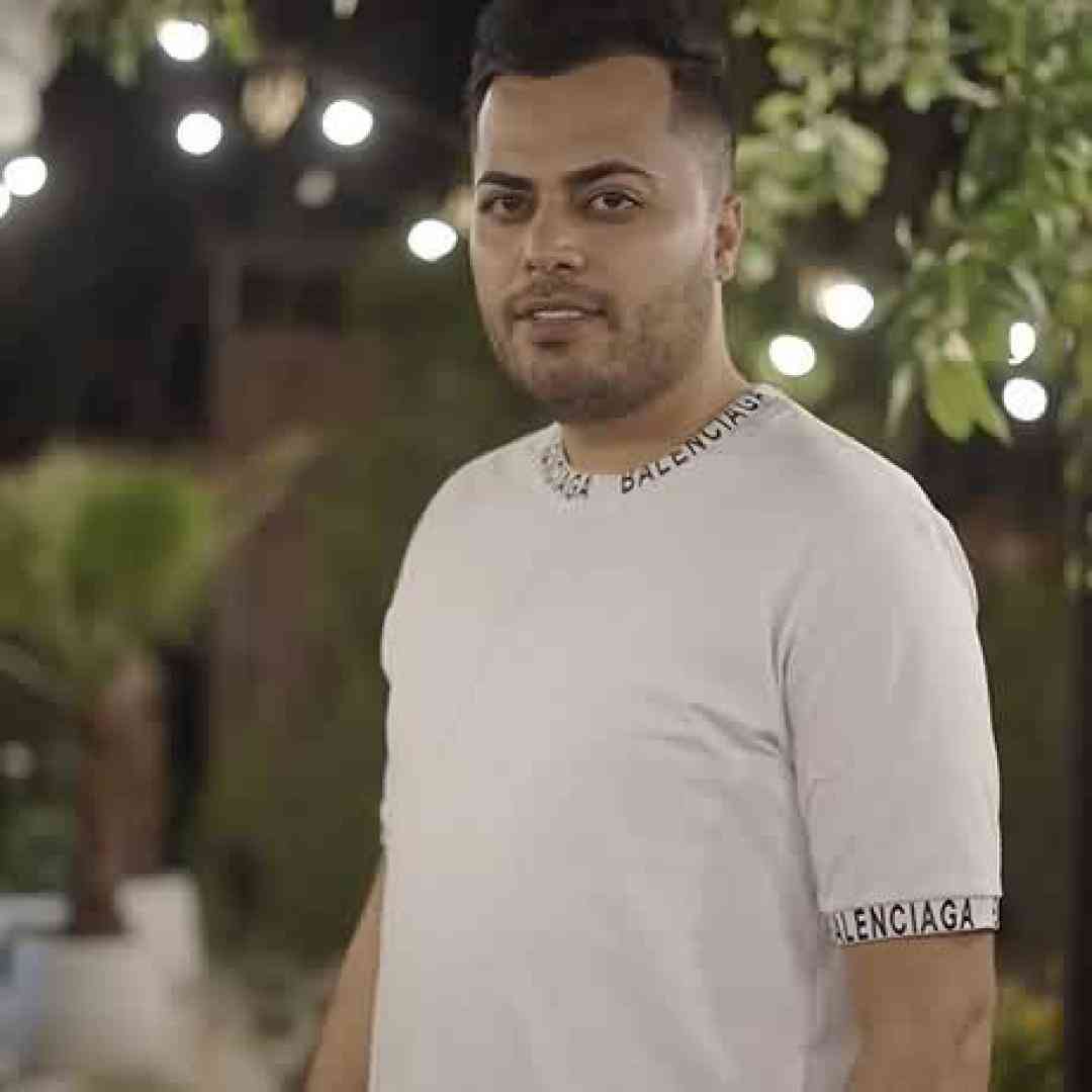 امید عقابی برعکس تو من هنوز چک میکنم پیجتو