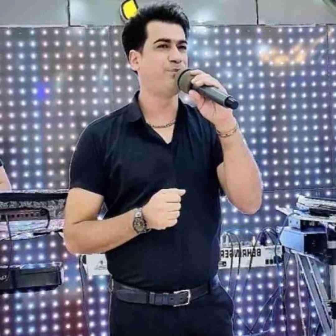 مسلم فتاحی تا از در اومد بوی گل اومد