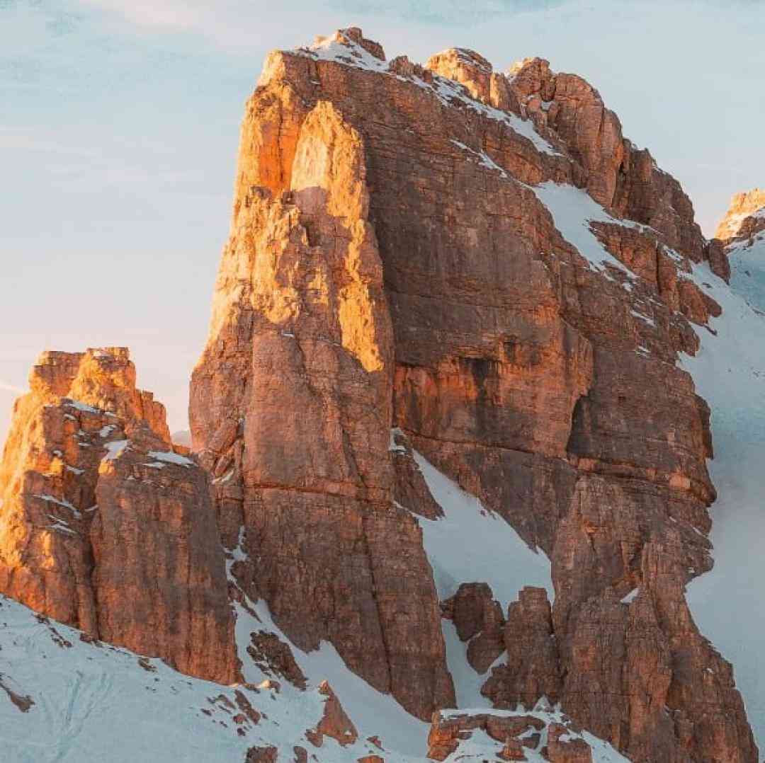  دارم میبینمت هنوز توی رویام ببینی چرا انقدر زود رفتی