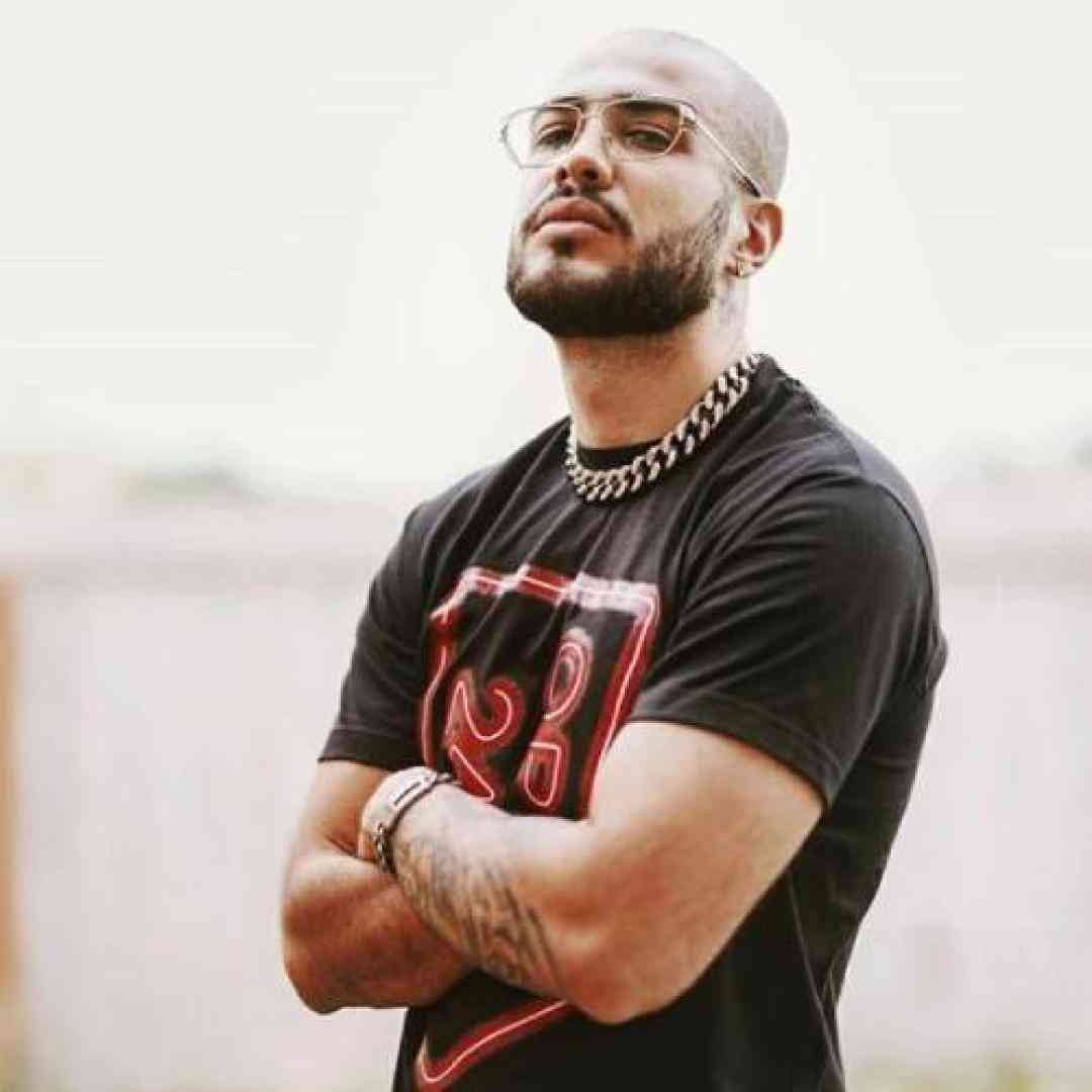 علی ازا اون ادا و ژستش حسودی میکنه اکسش