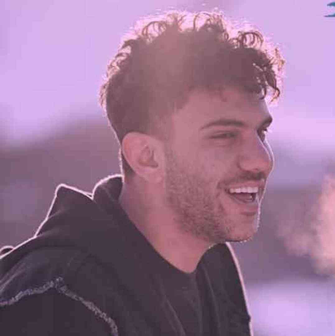 پیام عباسی یه شو یه استوری نم نویسم حلالم بکه