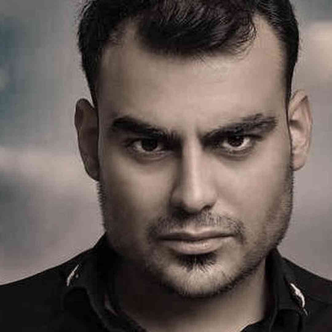 روح الله کرمی آغوشی پر و سر و خیاله