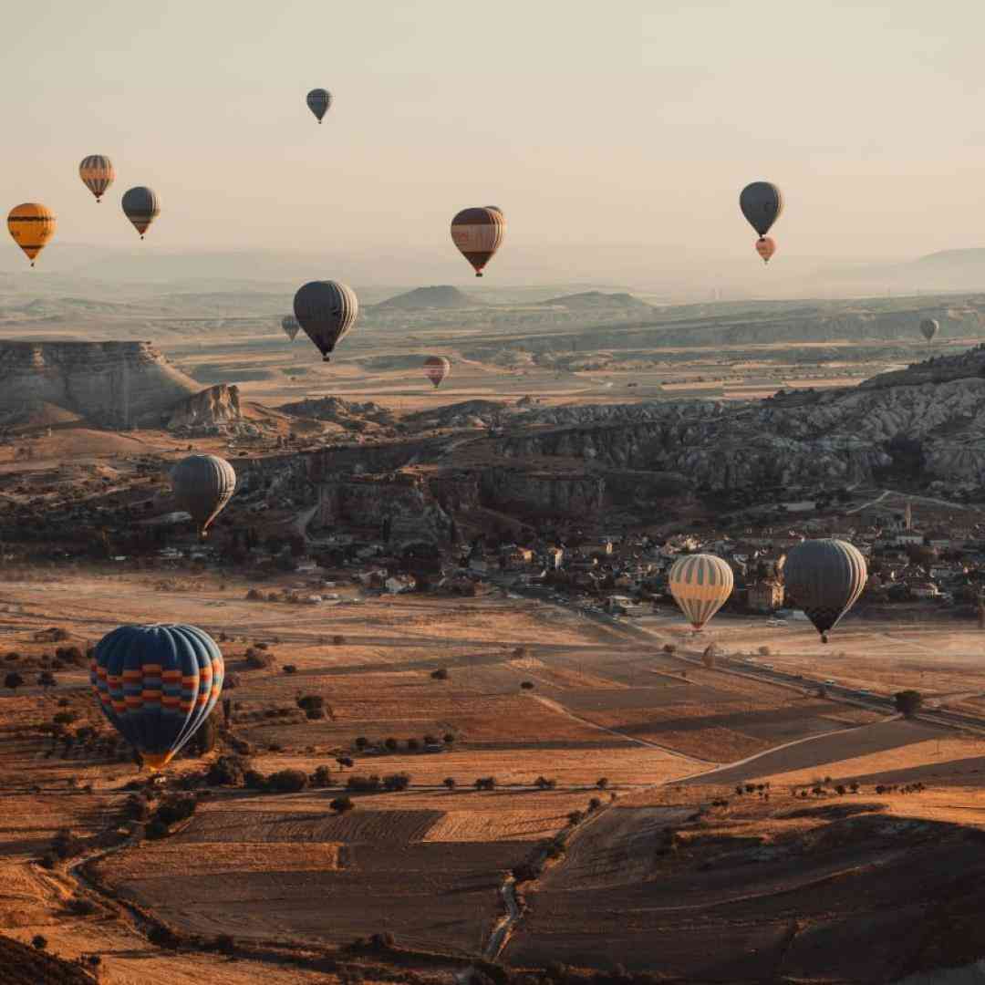  یه زمان میزدن همه دورم الان جین تو دستم
