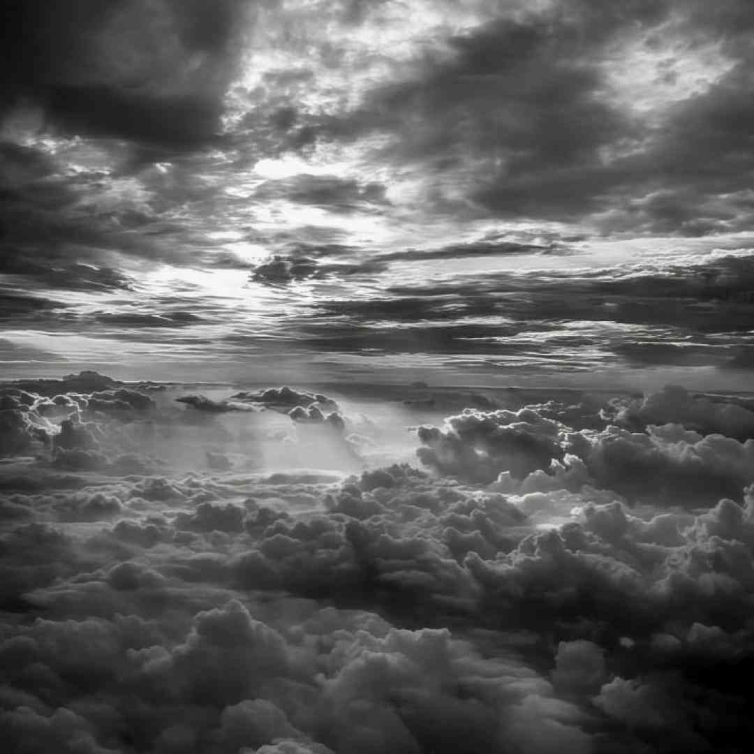  حبسم تو اتاق تاریک سردم منتظرم کیه تاریخ مرگم