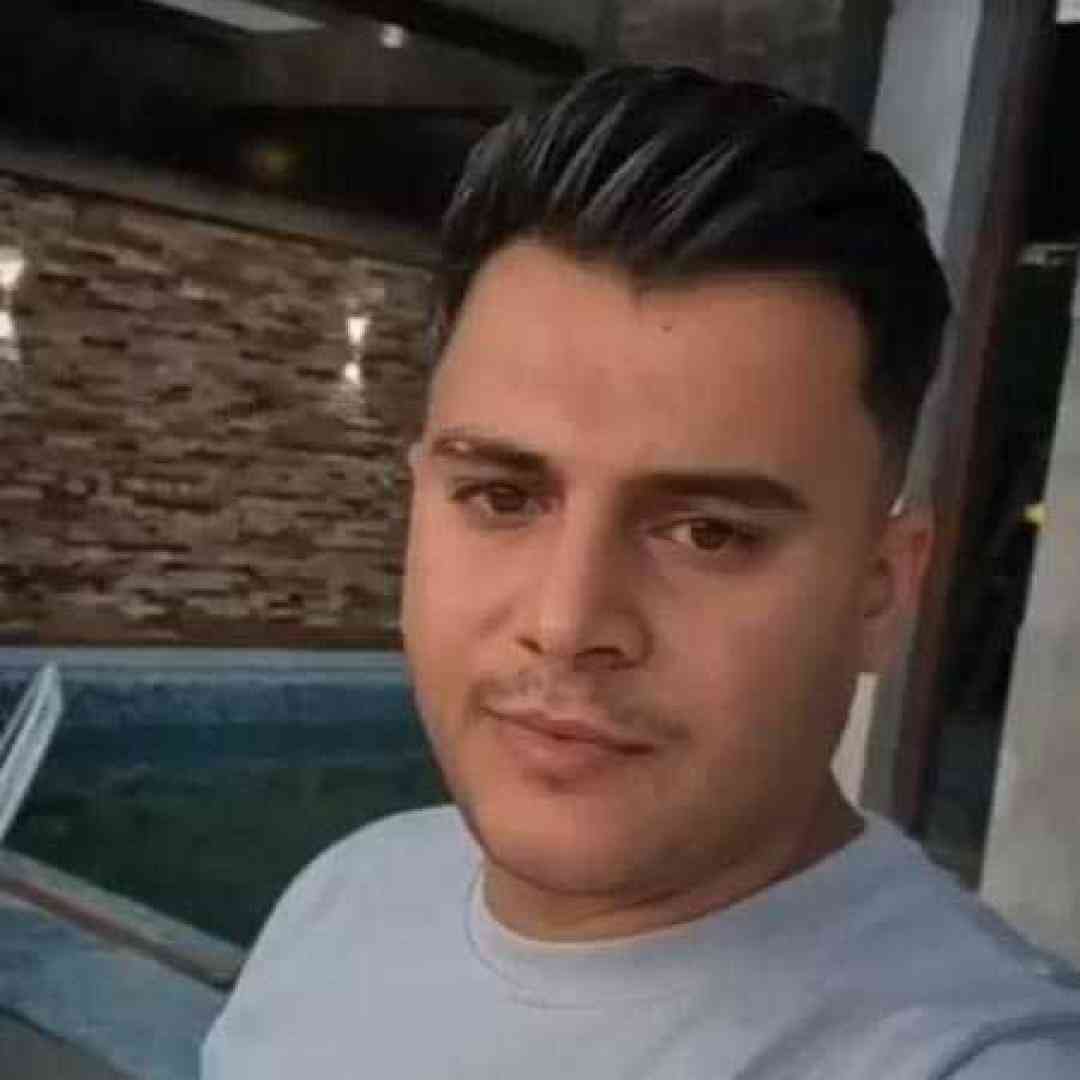 رامین کرمی لعنت و هرچی عشقه که و عاشقی بد دیمه