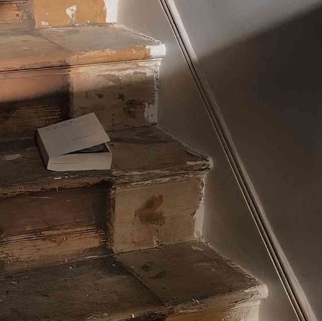 میشه روی مخم نری بگو چند ساعته پشت دری