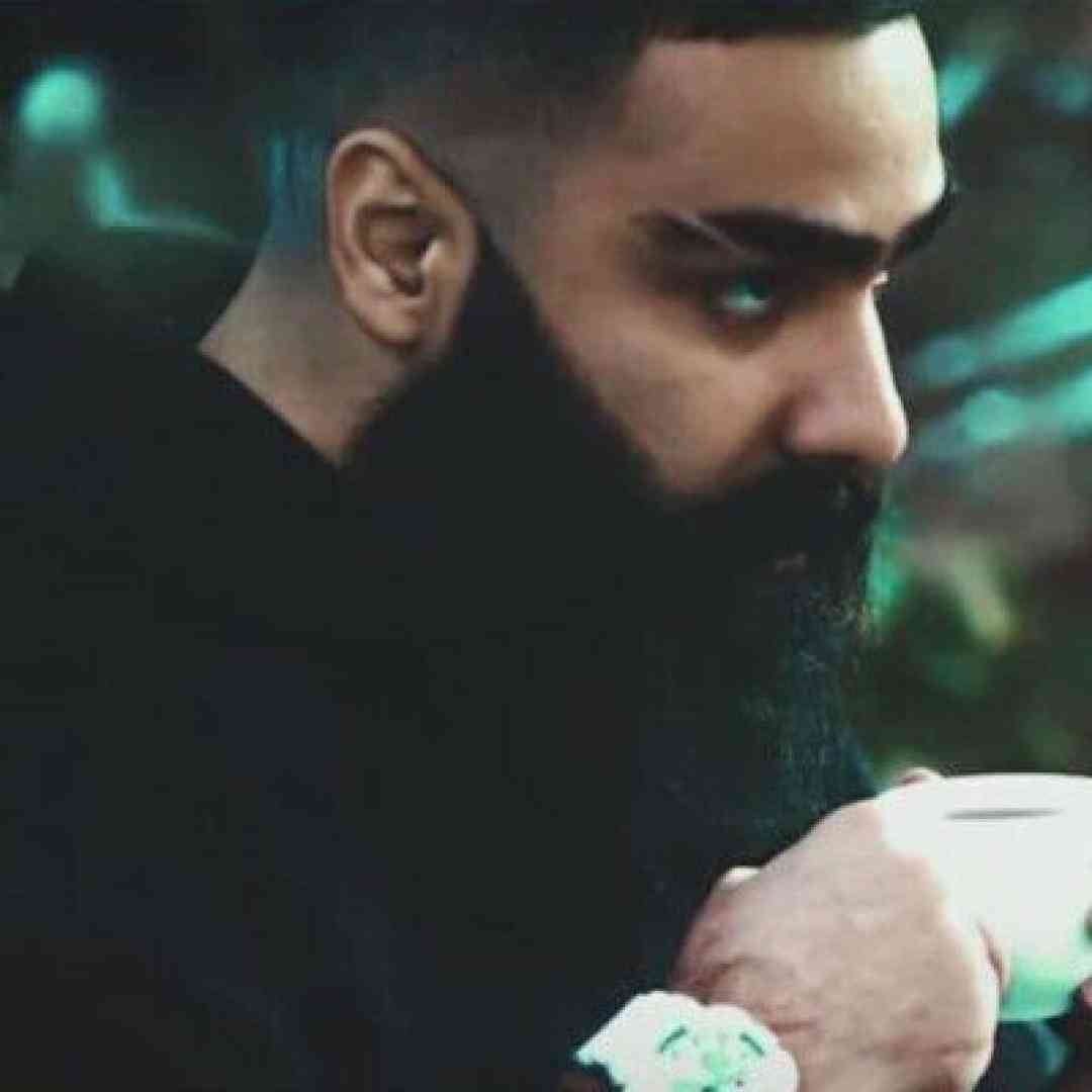 علی میر زندگی پشیمونم‌ سرگردون و حیرونم انگاری تو زندونم