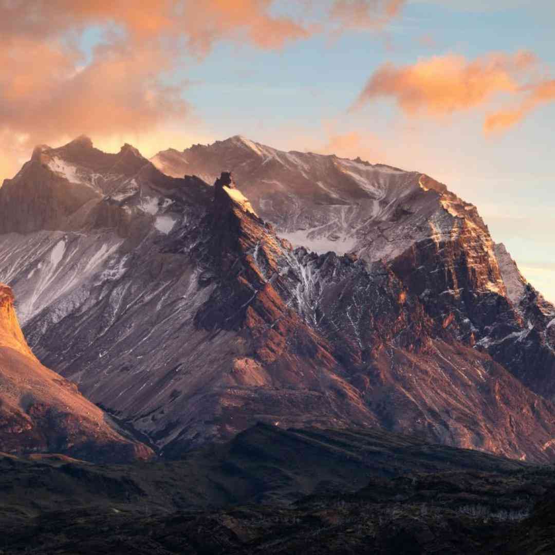 منو ماه میزنیم هنوزم حرف شبا