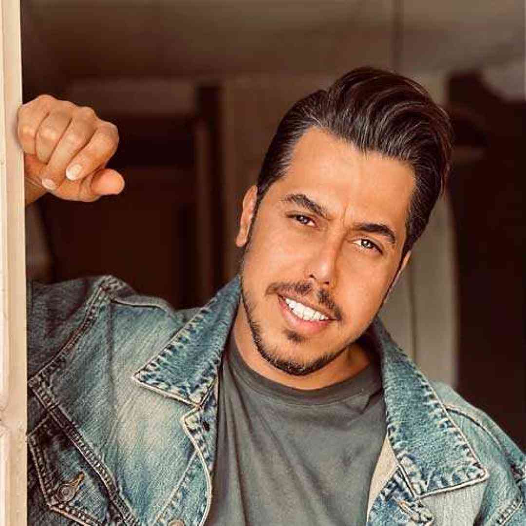 دانوش این منم