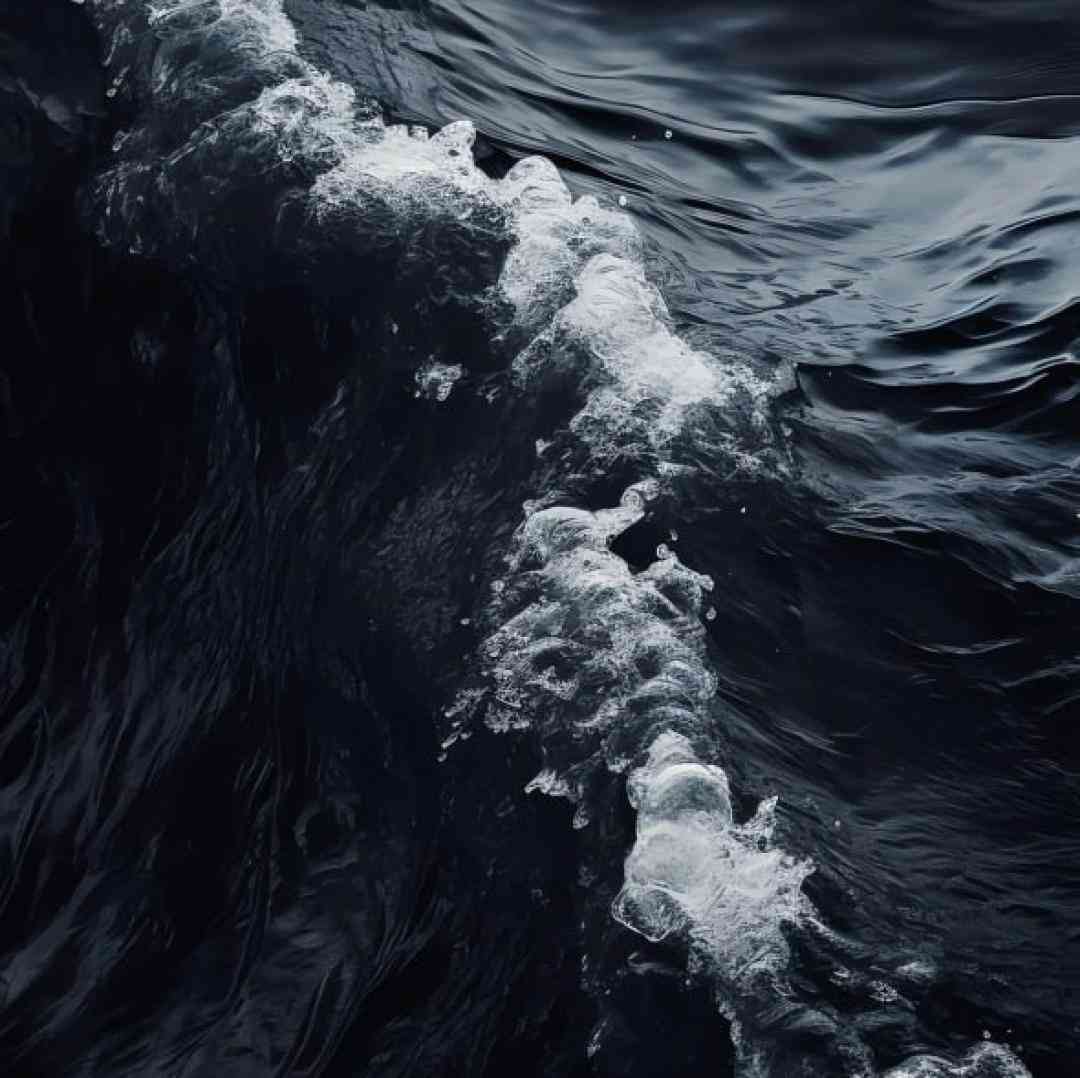 رو به آینه نشستم زخمیه کل دستم