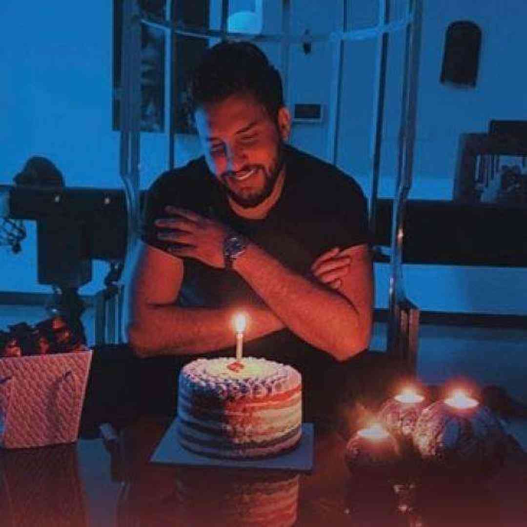 دیانو حالا داره دنبالم میگرده بگین اونی که رفته