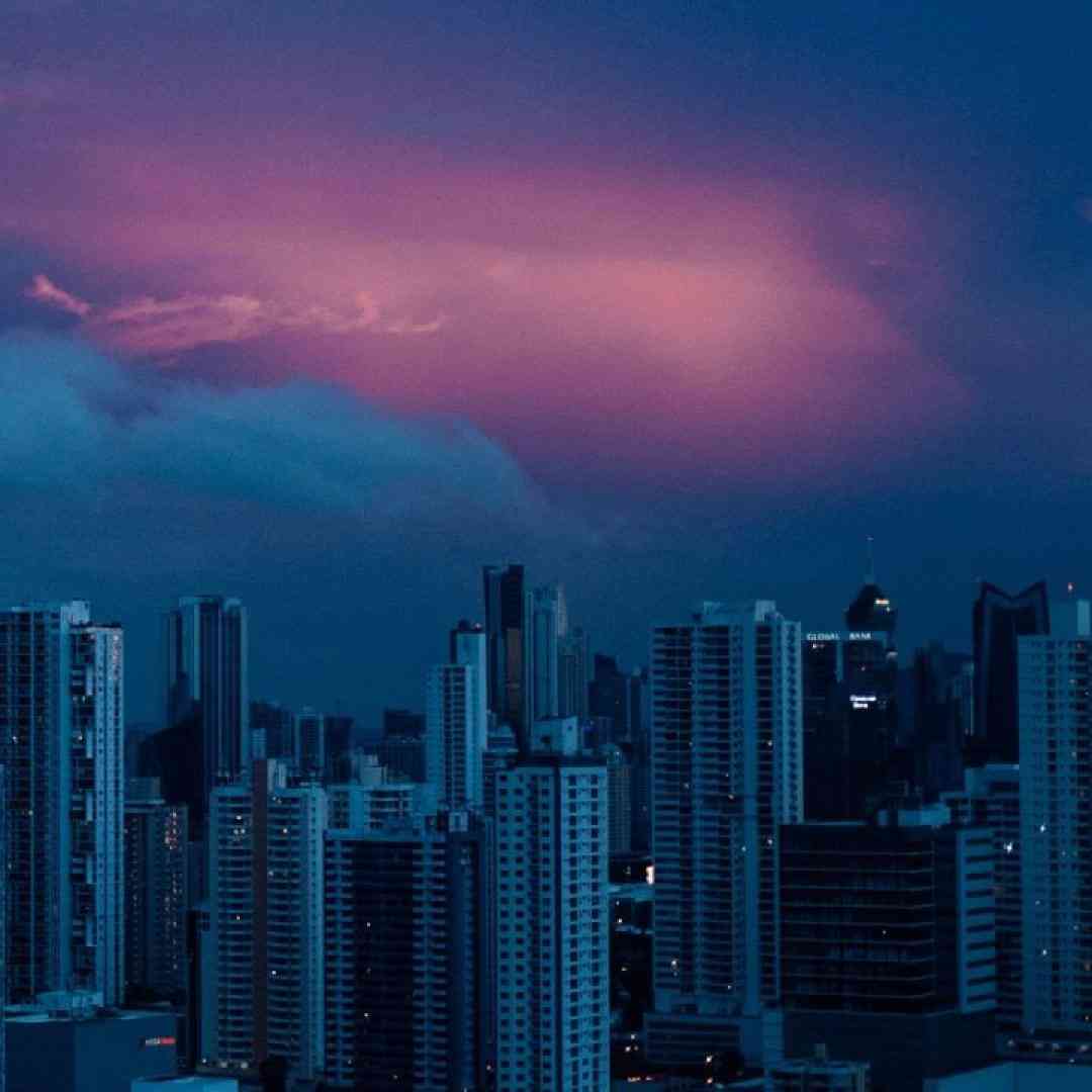  من با چشم بسته بیدارم با صدای خانم