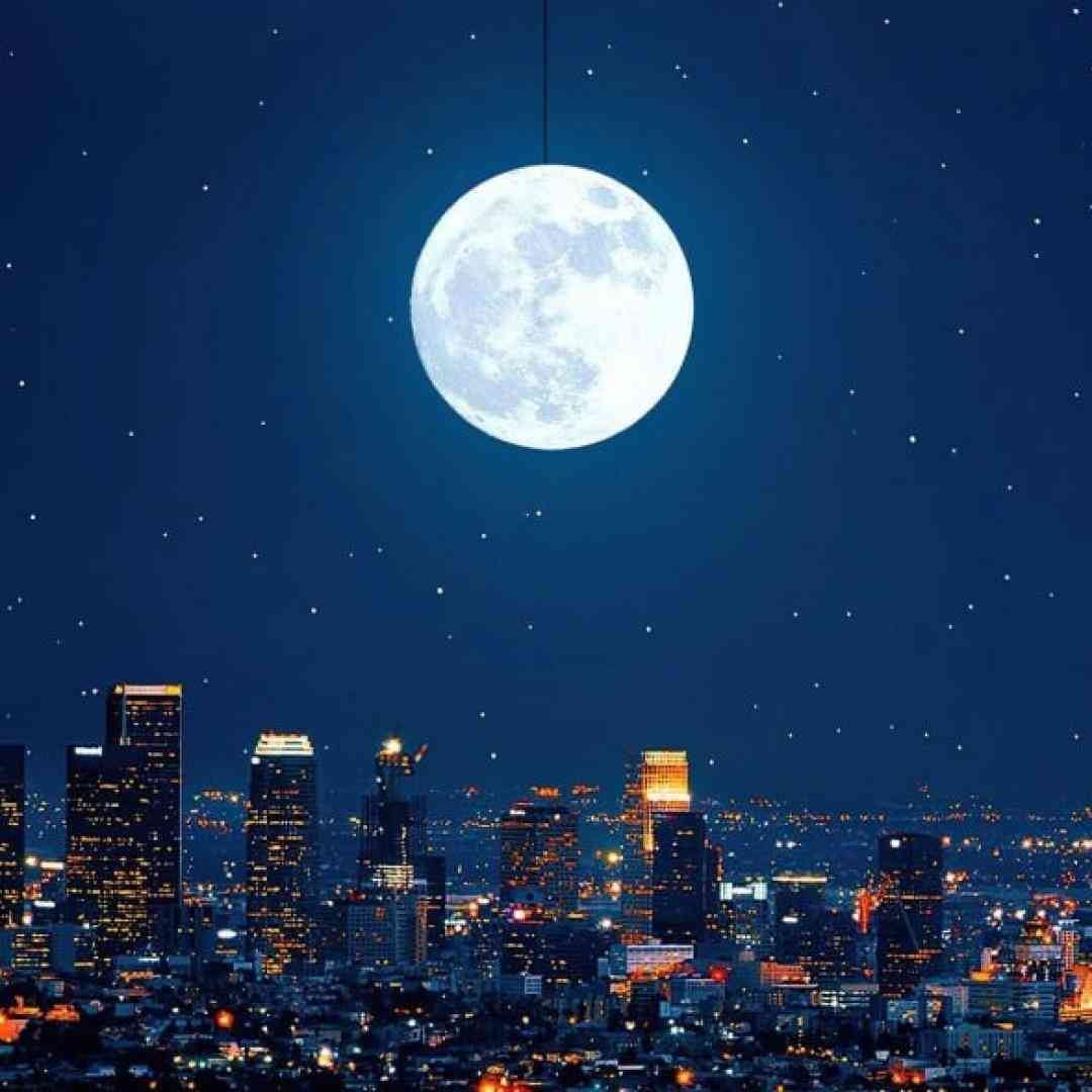  اینجا عطر جوونیمون بو سیگاره صدای دختر