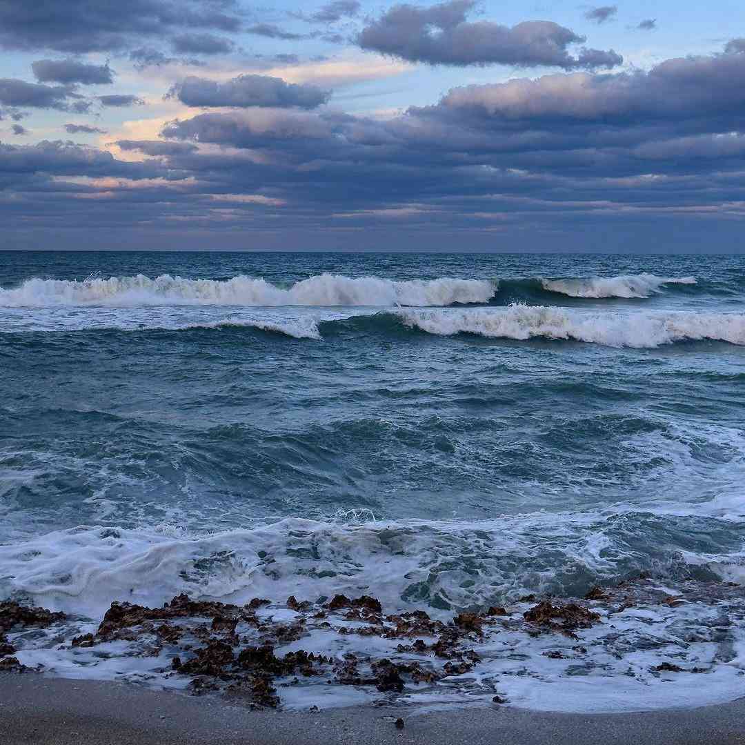  نامه هارو میخوندم عقب تاریخ