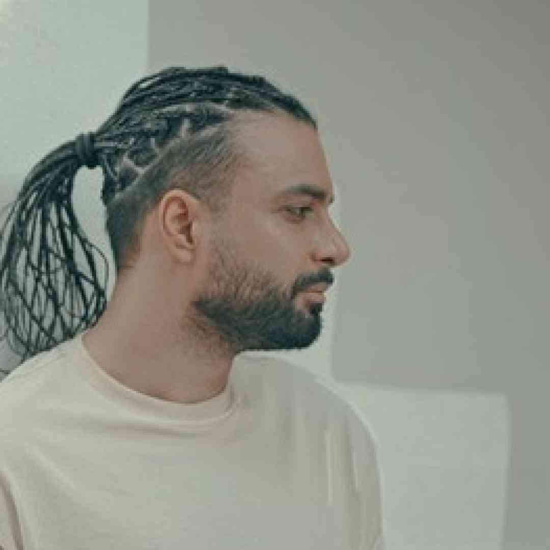 اهورا قاضی سراغتو میگیرم از همه توی شهر