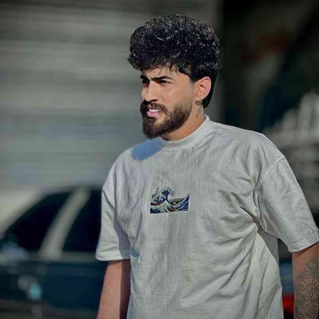 جواد امانی مانتوی مشکی ره دلبر دپوشه