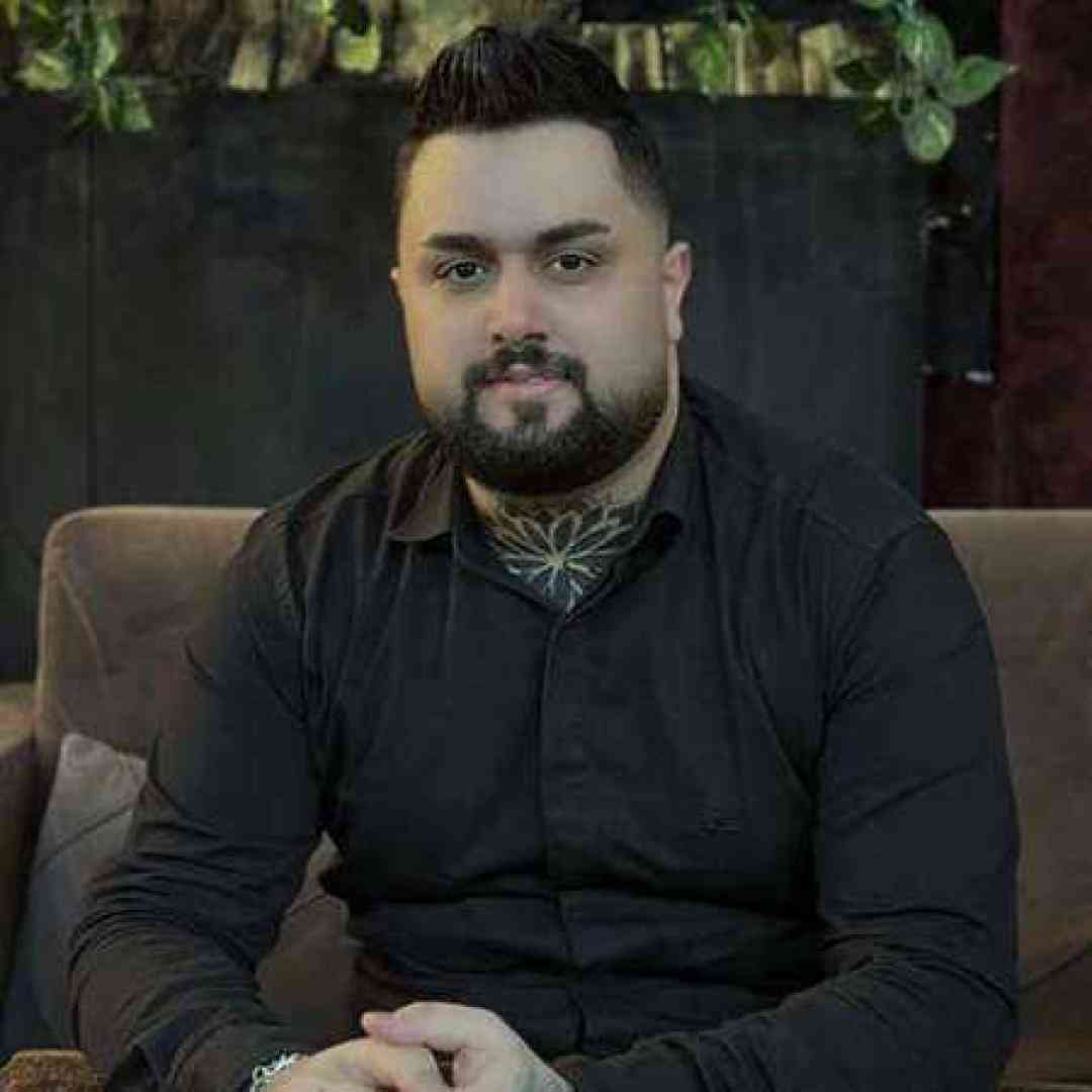 بهنام حسن زاده امه زیر پا زانتیا وحشی