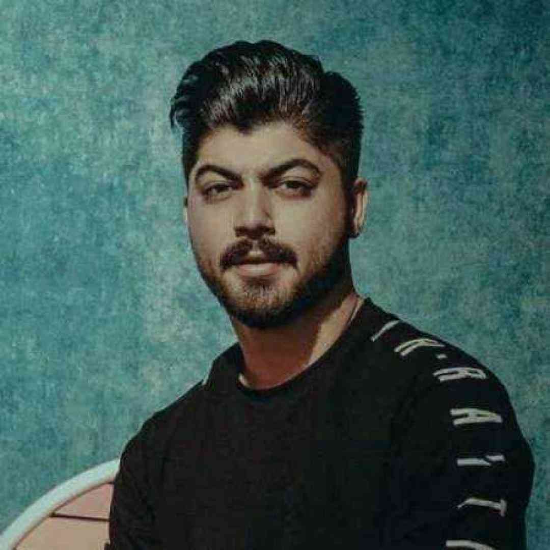 ابوالفضل اسماعیل نژاد قد بلند