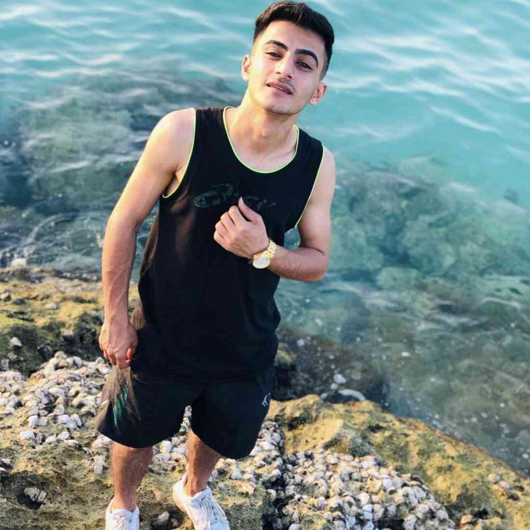 مهدی مولاد تو پری بی رحم دریایی هی زخم کتی مگه خدایی