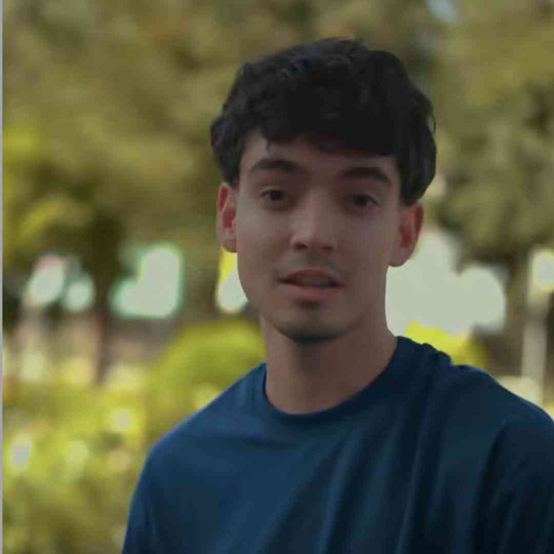 پیام پایا گیر میده میگه بگو هستم کیت تو ماه منی