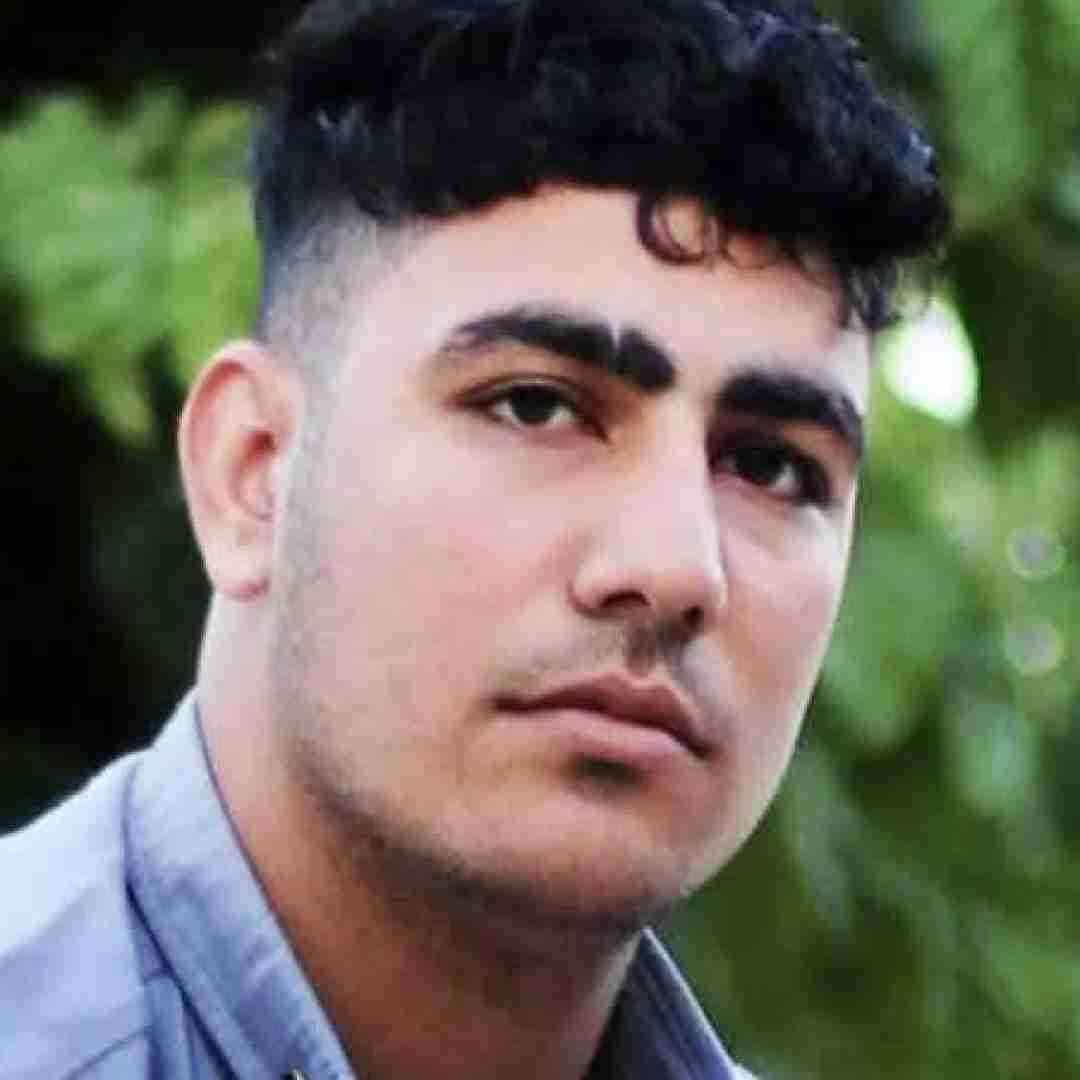 یزدان همتی لنگر انداخته تو قلبم چشمات خیلی سرد شده