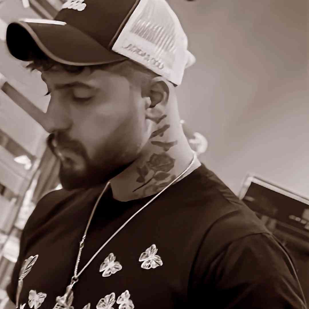 ساواش تو تو تو چشم قشنگ منیا چفت این تنیا