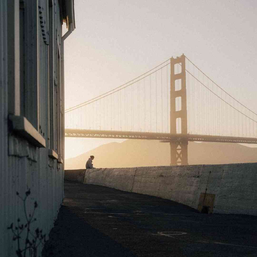 بشون میرسیدم مثه بچم تف تو رخی که لای ماسکه