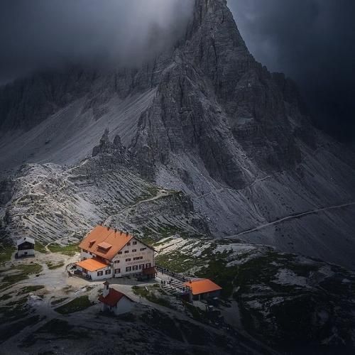 فکر نکن میشینم بیخیال یه گوشه با صدای زن