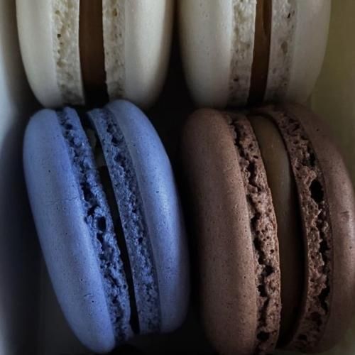 با همه فرق داره انشالله بزار زنگ بزنم