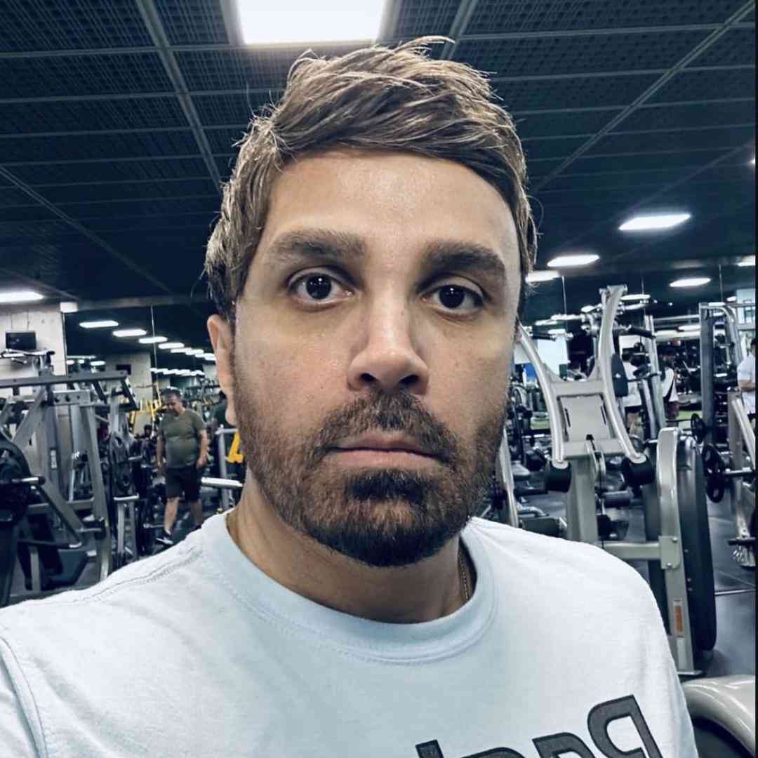 علی لهراسبی لازممی مثل نفس مگه تورو از دست میدم